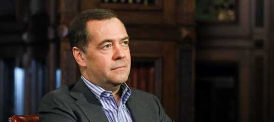 Медведев рассказал о тройном ударе коронавируса по экономике России