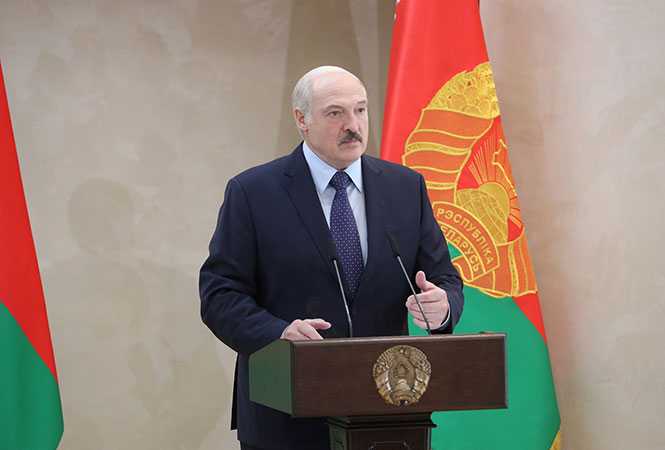 «Я всё вижу»: Лукашенко обещал привести белорусов в чувства