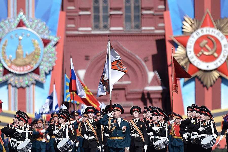Песков рассказал, кто приедет на парад Победы в Москву