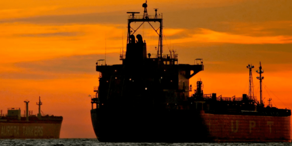Большой флот танкеров идет из Ирана в Венесуэлу. Что будут делать США?