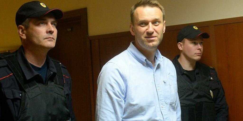 Навального очень ждут дома! Почему же он не едет?