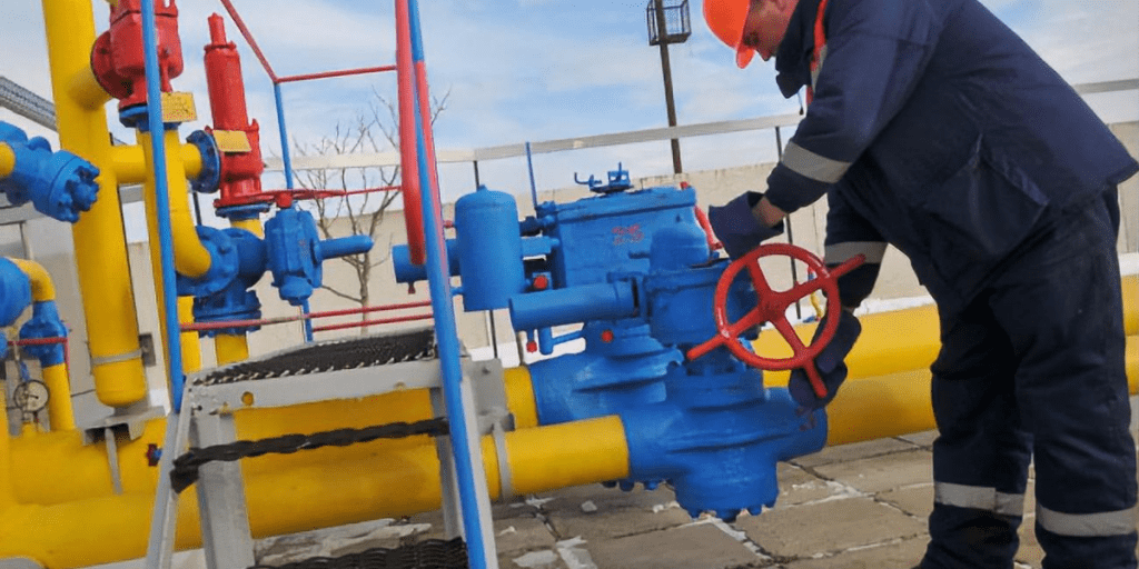 «Газпром» значительно притормозил транзит газа через Украину и Польшу