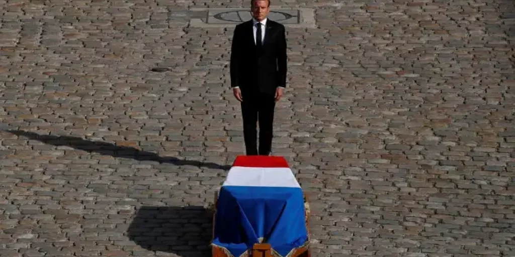Макрон бросил останки французских солдат в Крыму в угоду санкциям