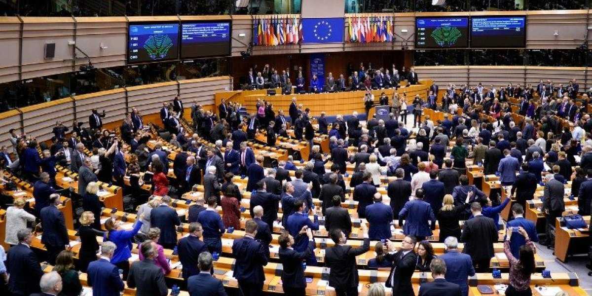 Европарламент призвал исключить Беларусь из системы SWIFT и расширить санкции
