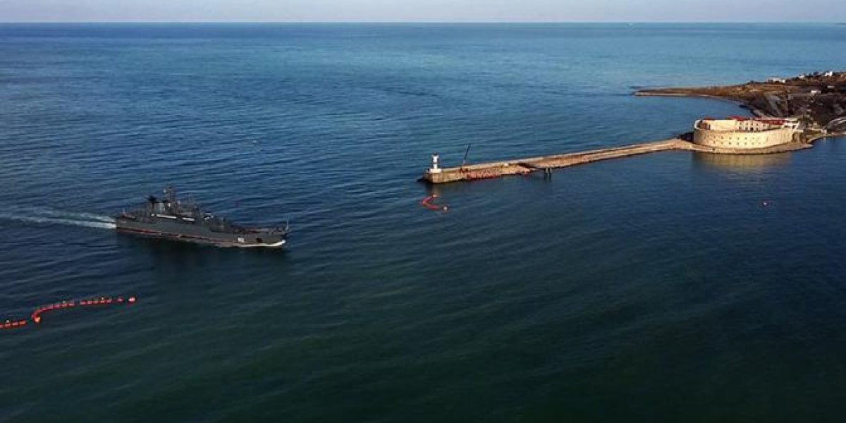 Беспилотный катер Украины пытался потопить русский корабль, но пошел на дно