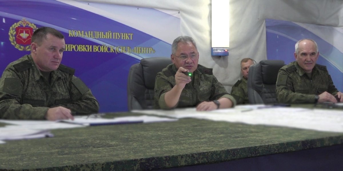 Шойгу и Мантуров обсудили гособоронзаказ в штабе объединённой группировки ВС РФ