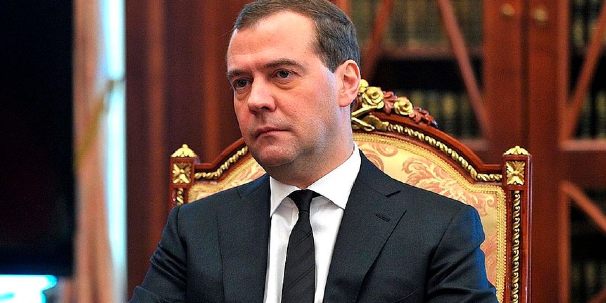 «Дегенеративные уродцы»: Медведев оскорбил Стармера и Макрона, вызвав бурю возмущения в Британии