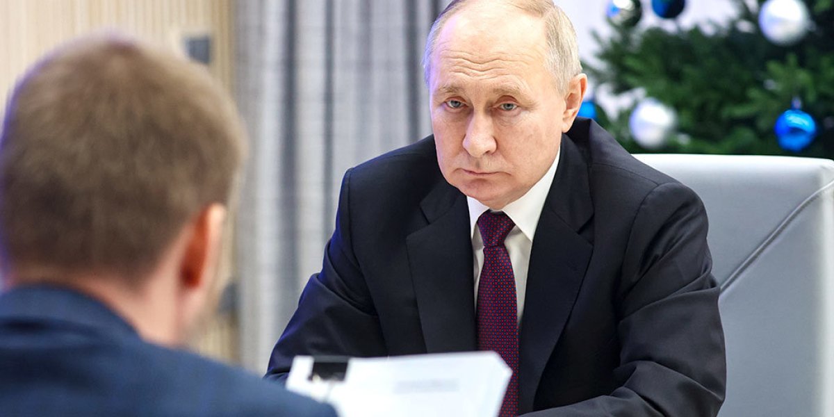 Куда пропал Путин? Кремль молчит, а в соцсетях и СМИ бурлят самые разные версии Куда пропал Путин? Кремль молчит, а в соцсетях и СМИ бурлят самые разные версии