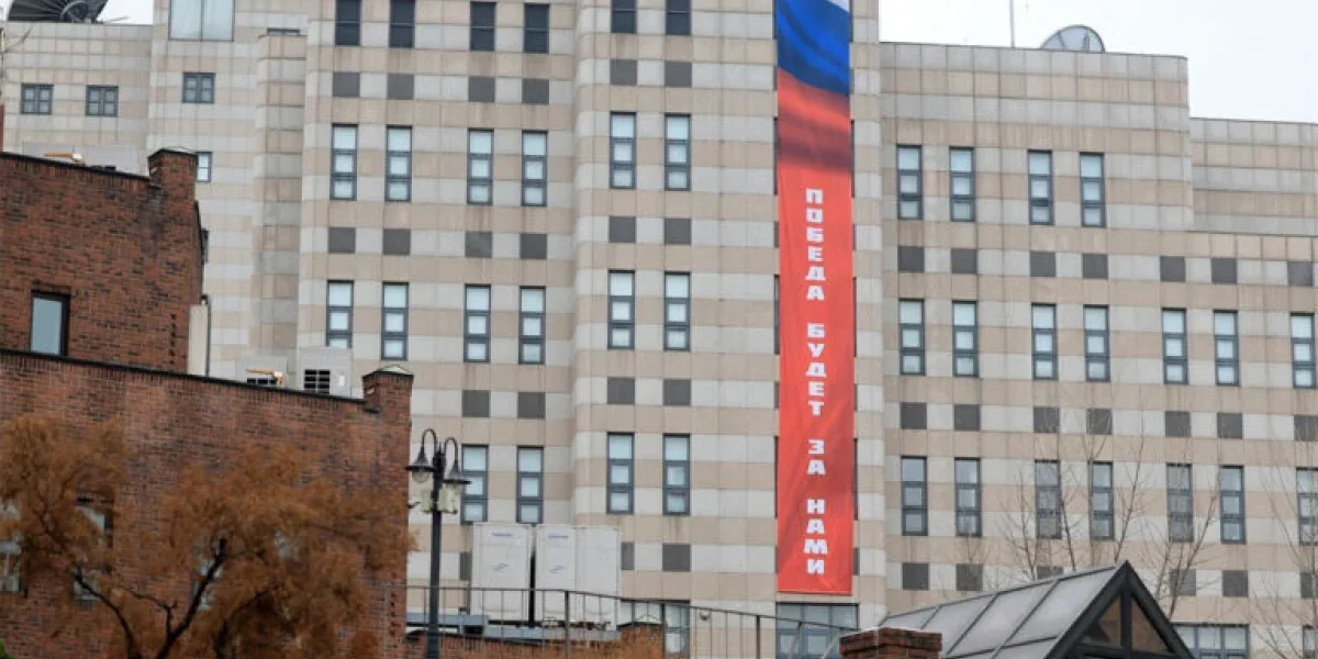 Не нравится — не смотри: Москва жестко ответила на истерику Южной Кореи из-за баннера «Победа будет за нами» Не нравится — не смотри: Москва жестко ответила на истерику Южной Кореи из-за баннера «Победа будет за нами»