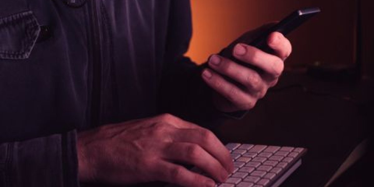 Они следят за тобой: как новый закон защитит жертв преследователей Они следят за тобой: как новый закон защитит жертв преследователей