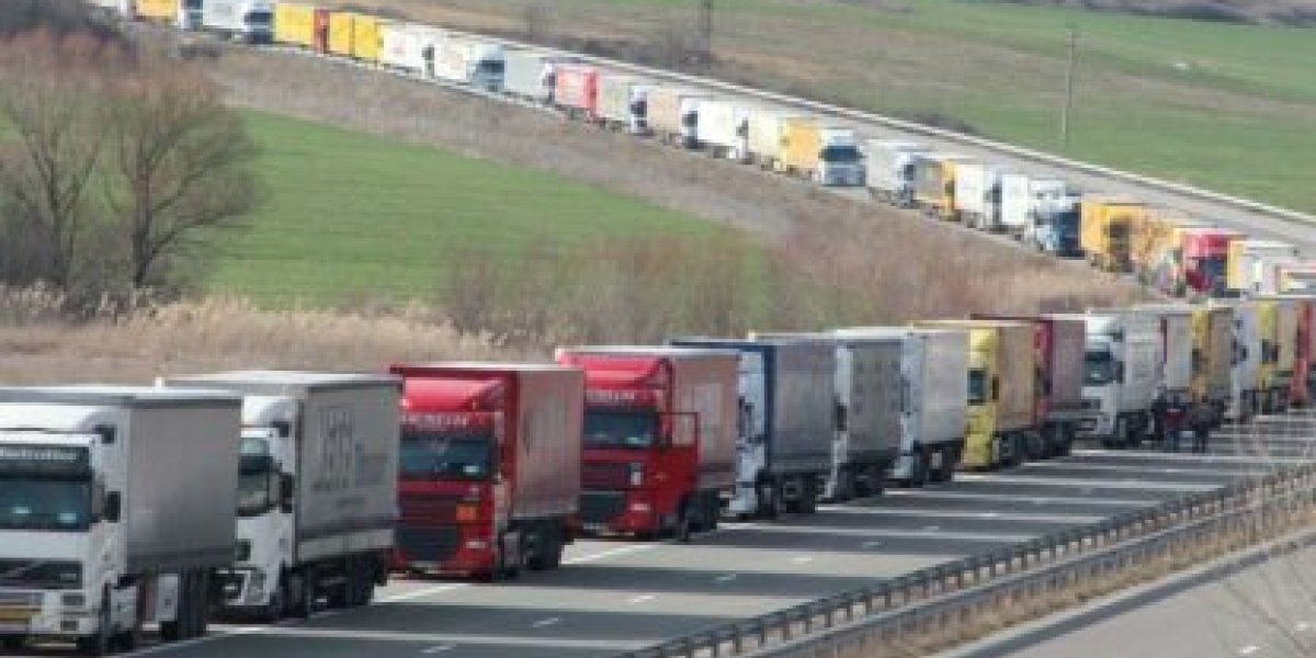 Почему Прибалтика все еще кормится торговлей с Россией Почему Прибалтика все еще кормится торговлей с Россией